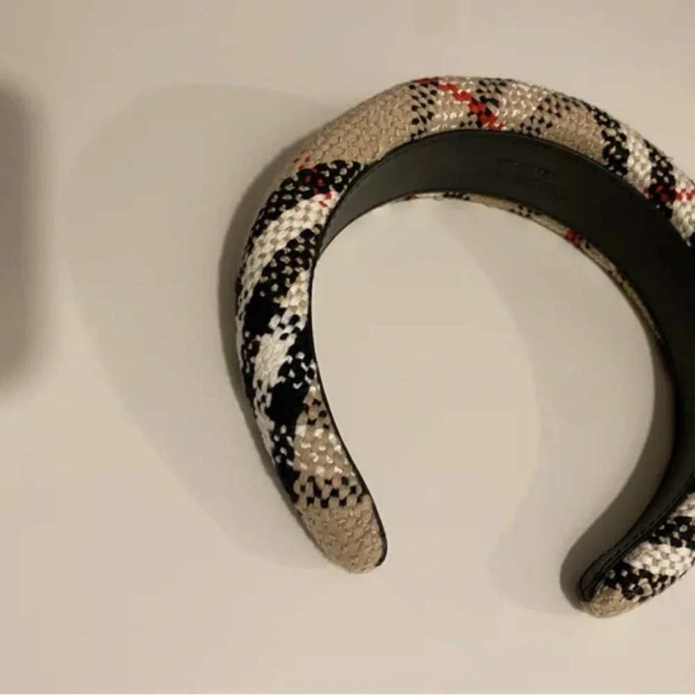Burberry adult headband new without tags. - Picture 4 of 6